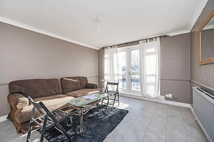 2 Bedroom Flat To Rent In Daubeney Road, Clapton, London, E5