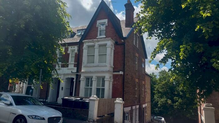 1 Bedroom Apartment To Rent In - Priory Avenue, High Wycombe, HP13