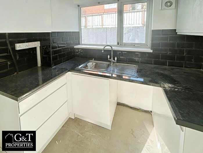 2 Bedroom Flat To Rent In View Drive, Dudley, DY2