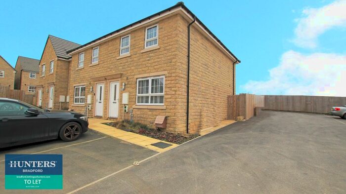 3 Bedroom House To Rent In Fetlock Drive, Bradford, BD2