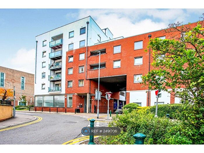 1 Bedroom Flat To Rent In Ashleigh Court, Watford, WD17