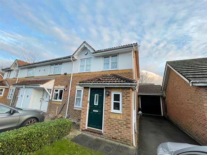 3 Bedroom Terraced House To Rent In Patching Way, Hayes, UB4