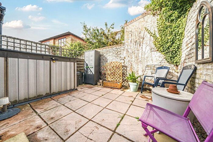 3 Bedroom Terraced House For Sale In Trafalgar Road, Gravesend, Kent, DA11
