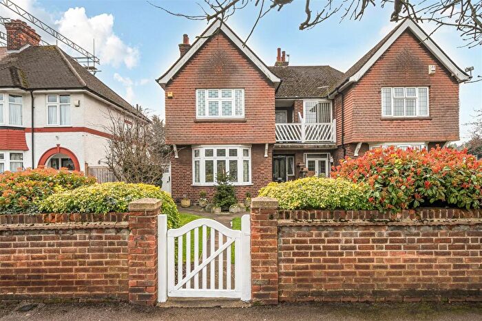 3 Bedroom Semi Detached House For Sale In Cardington Road, Bedford, MK42