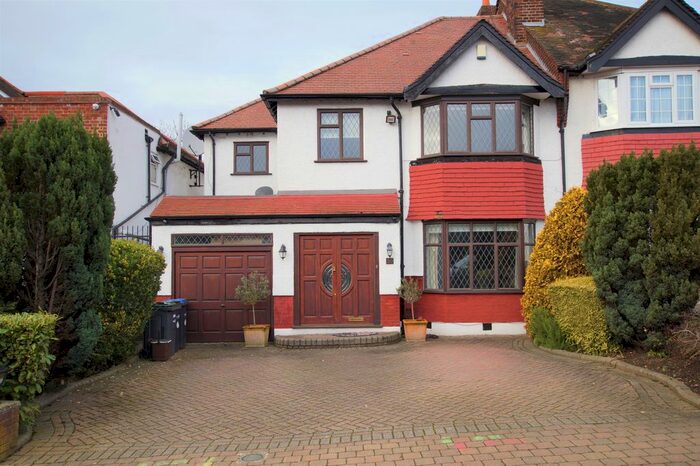 4 Bedroom Semi-Detached House To Rent In Forestdale, London, N14