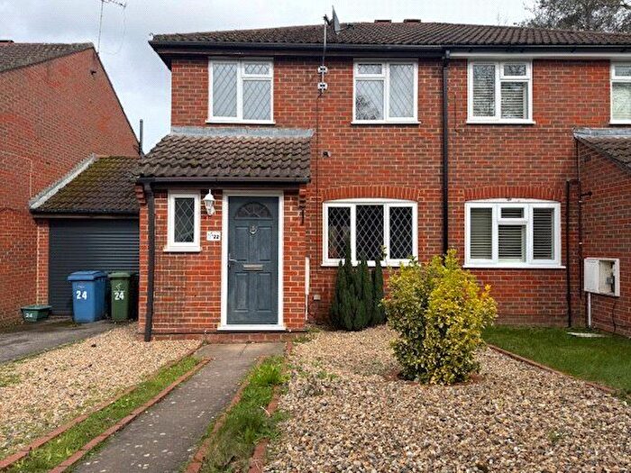 3 Bedroom Semi-detached House To Rent In Galloway Close, Fleet, Hampshire, GU51