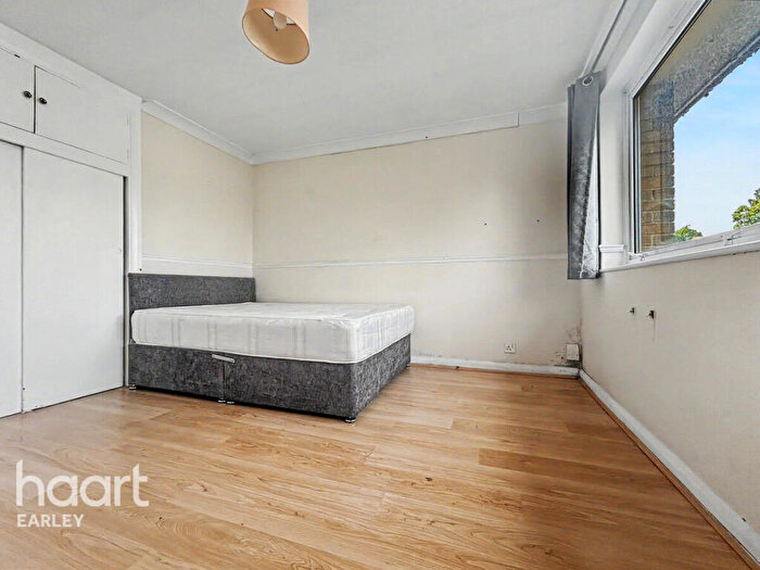 2 Bedroom Maisonette To Rent In Bath Road, Reading, RG1