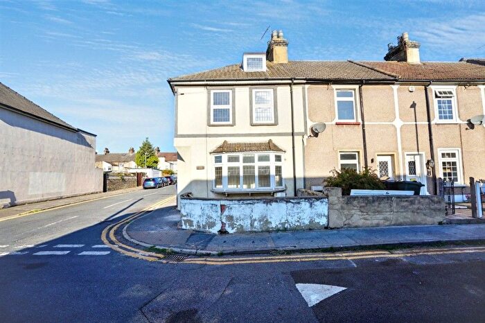 2 Bedroom End Of Terrace House For Sale In Church Road, Swanscombe, DA10