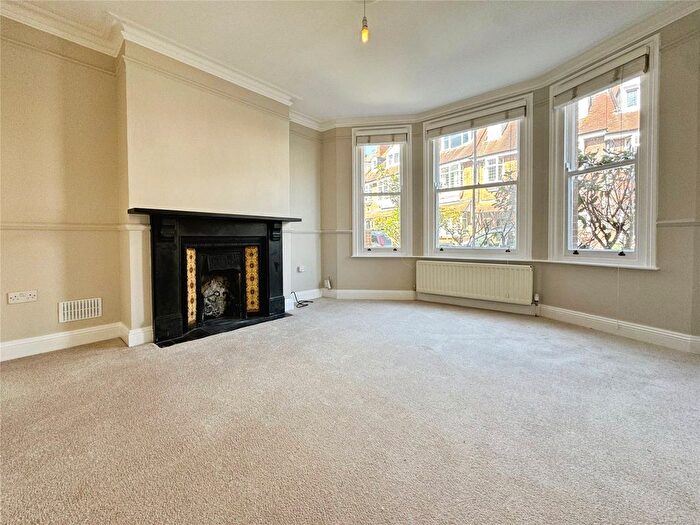 1 Bedroom Flat For Sale In Lime Hill Road, Tunbridge Wells, Kent, TN1