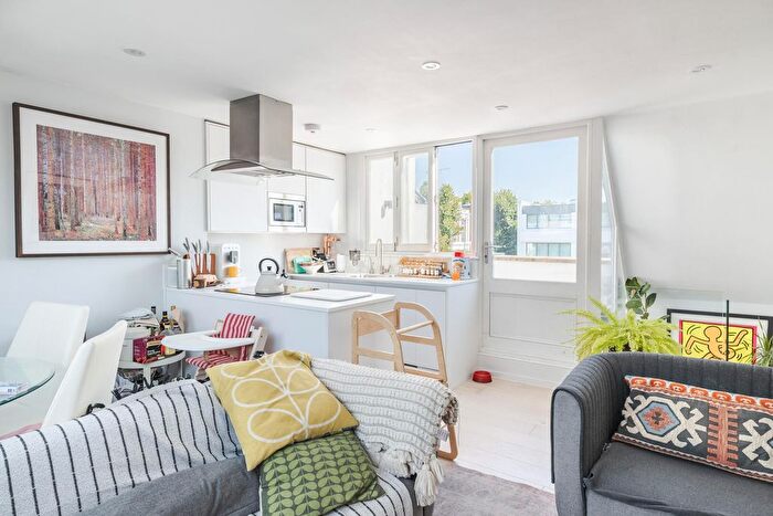 2 Bedroom Flat To Rent In Portland Road, London, W11