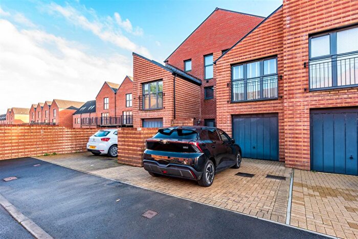 3 Bedroom Town House For Sale In Langdon Rd, Marina, Swansea, SA1