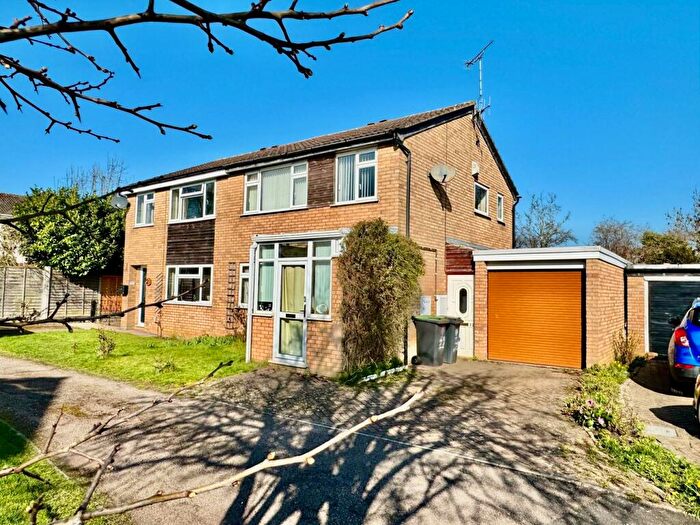 3 Bedroom Semi Detached House For Sale In Orwell Close, Raunds, Wellingborough, NN9