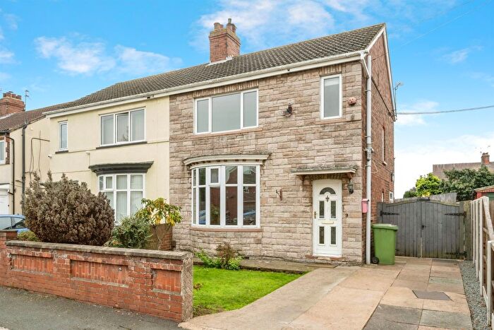3 Bedroom Semi-detached House For Sale In Hawthorne Crescent, Scunthorpe, DN17