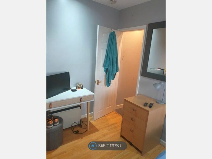 1 Bedroom Flat To Rent In Hollingwood Crescent, Hollingwood, Chesterfield, S43