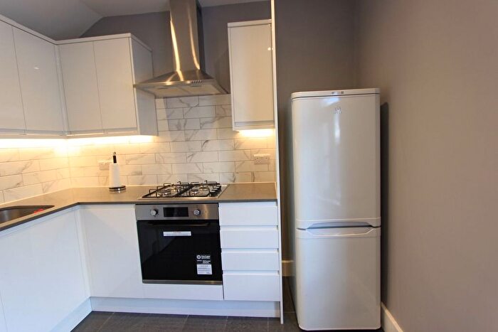 2 Bedroom Flat To Rent In Castle Road, London, N12