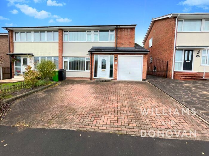 4 Bedroom Semi-Detached House To Rent In Elizabeth Close, Hockley, SS5