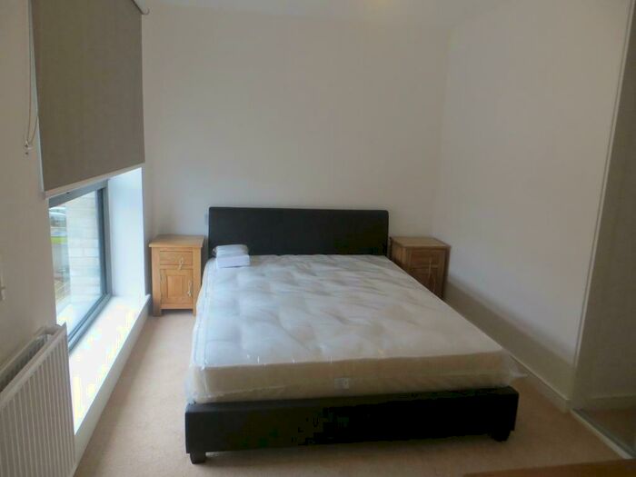 1 Bedroom Flat To Rent In Kingfisher Heights, Waterside Park, Royal Docks, London, E16