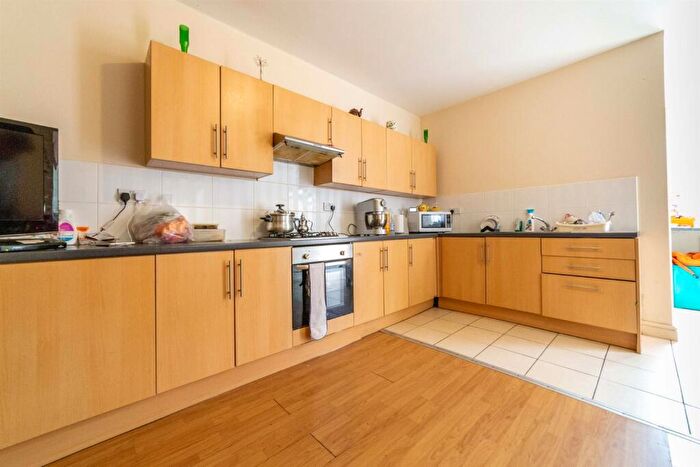 2 Bedroom Flat To Rent In Brighton Grove, Newcastle Upon Tyne, NE4