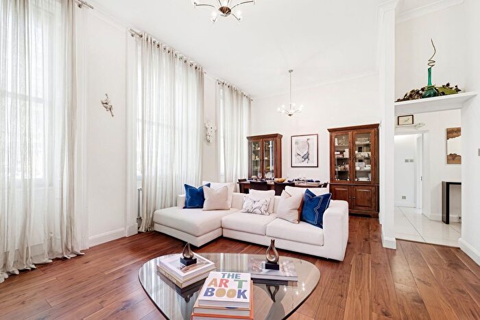 3 Bedroom Flat To Rent In Queen's Gate Terrace, London, SW7