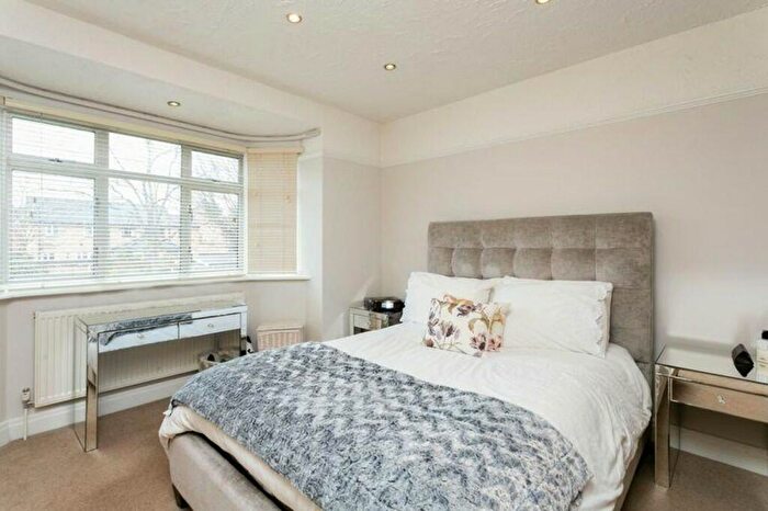 4 Bedroom Semi-Detached House To Rent In Bourne Avenue, Southgate, N14