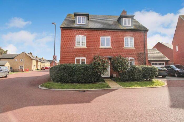 5 Bedroom Detached House To Rent In Hare Meadow, Great Barford, MK44