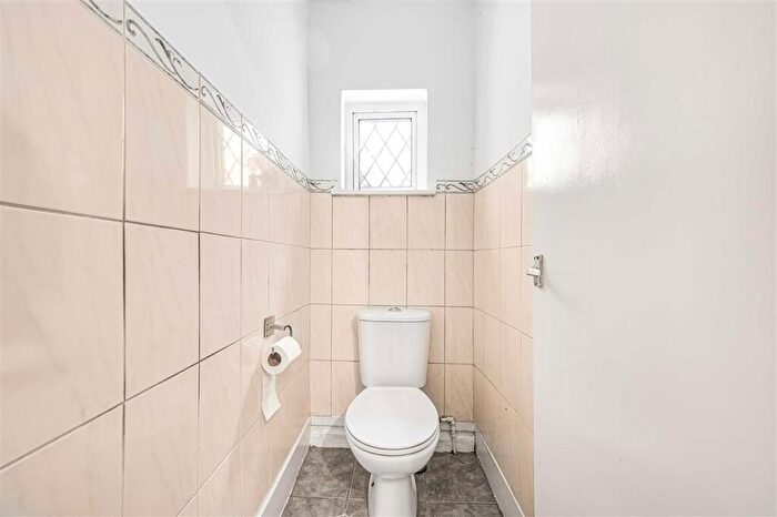 1 Bedroom Flat For Sale In Buckingham Road, NW10