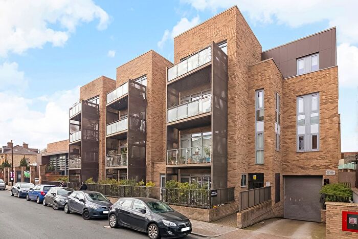 2 Bedroom Flat For Sale In Crystal Palace Road, London, SE22