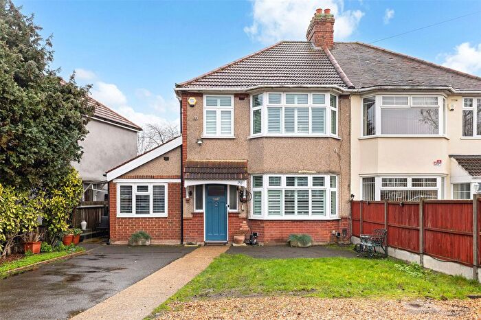 3 Bedroom Semi Detached House For Sale In The Drive, Isleworth, TW7
