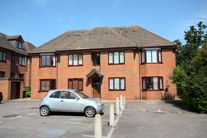 2 Bedroom Flat To Rent In Anchor Hill, Knaphill, Woking, GU21