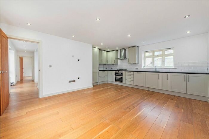 3 Bedroom Detached House To Rent In Brotherstone Walk, Richmond, TW9