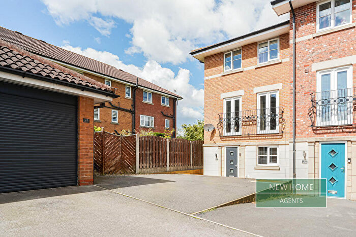 4 Bedroom End Of Terrace House For Sale In Eyre Court, Bramley, Rotherham, S66