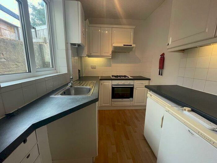 3 Bedroom House Of Multiple Occupation To Rent In Mafeking Road, Brighton, BN2