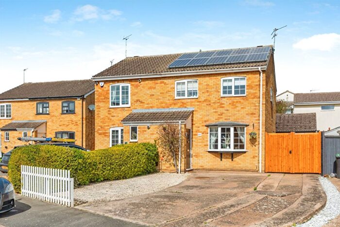 3 Bedroom Semi Detached House For Sale In Mallows Drive, Raunds, Wellingborough, NN9