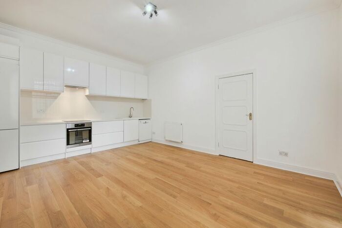 3 Bedroom Flat To Rent In Cornwall Gardens, London, SW7