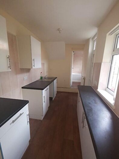 2 Bedroom Flat To Rent In Brighton Road, Gateshead, Tyne And Wear, NE8