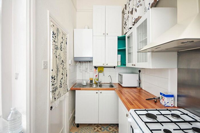 1 Bedroom Flat To Rent In Overcliffe, Gravesend, Kent, DA11