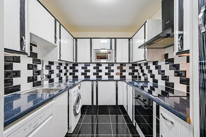 2 Bedroom Flat For Sale In Homer Drive, , Canary Wharf, London, E14
