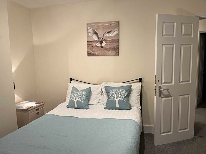 4 Bedroom End Of Terrace House To Rent In Room : Sycamore Road, Guildford, GU1