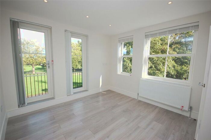 2 Bedroom Apartment To Rent In Long Lane, Finchley, N3