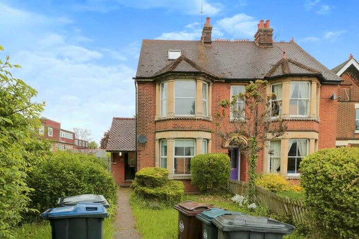 3 Bedroom Maisonette To Rent In Dunmow Road, Bishops Stortford, CM23