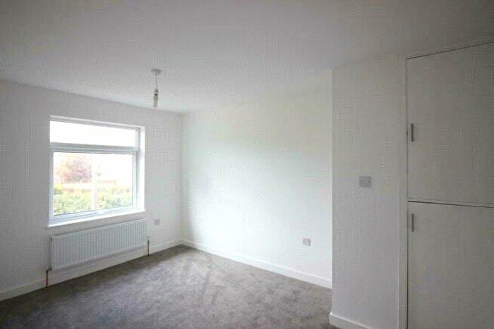 2 Bedroom Apartment To Rent In Hollyfield, Harlow, Essex, CM19
