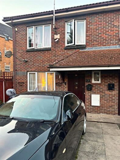 3 Bedroom Semi-Detached House For Sale In Halford Close, Edgware, HA8