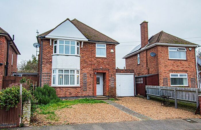 3 Bedroom Detached House For Sale In Manor Drive, Irthlingborough, NN9