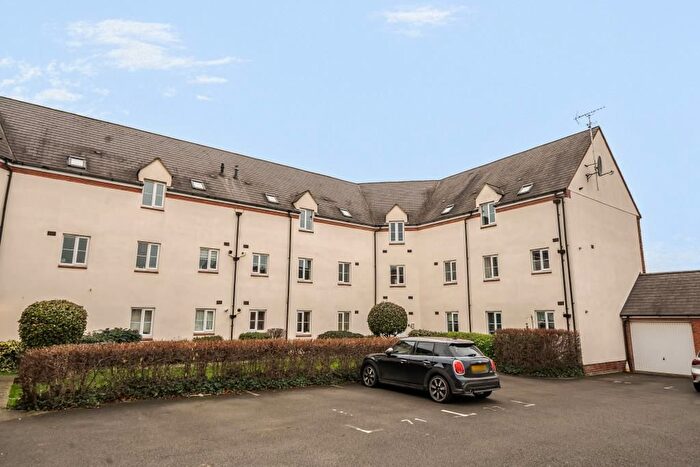 2 Bedroom Flat For Sale In Banbury, Oxfordshire, OX16