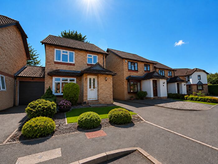 3 Bedroom Semi-Detached House To Rent In Lomond Gardens, Selsdon, CR2