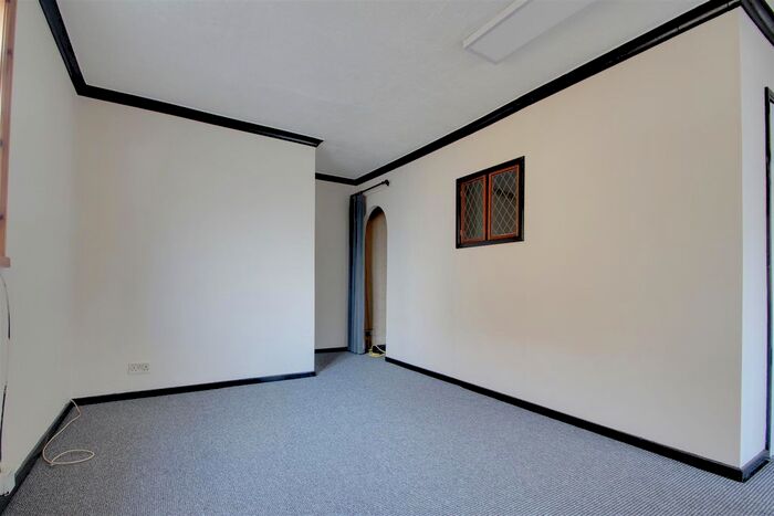 1 Bedroom Flat To Rent In Brighton Road, Lancing, BN15