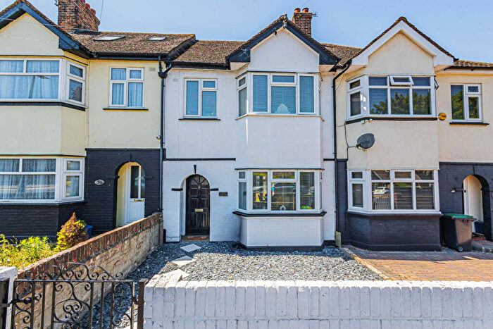 3 Bedroom Terraced House For Sale In Rayleigh Road, Leigh-on-Sea, SS9