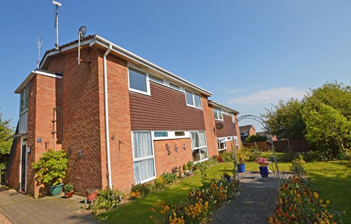 2 Bedroom Flat To Rent In Wooteys Way, Alton, Hampshire, GU34