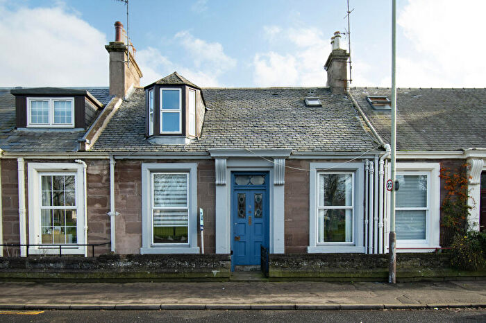 4 Bedroom Terraced House For Sale In St. Peters Place, Montrose, DD10