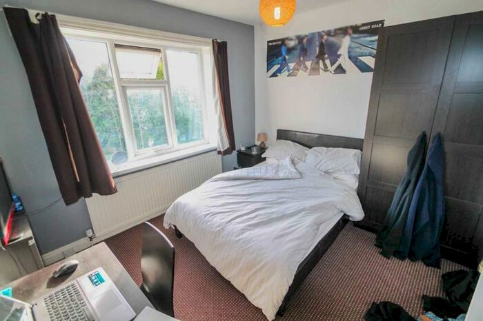 5 Bedroom Semi-Detached House To Rent In St Annes Road, Headingley, Leeds, LS6